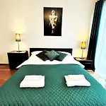 Exclusive Penthouse Near Citycenter 120m2 +netflix 公寓 *