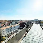 Exclusive Penthouse Near Citycenter 120m2 +netflix *