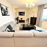Exclusive Penthouse Near Citycenter 120m2 +netflix Apartament