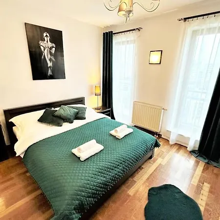 Exclusive Penthouse Near Citycenter 120m2 +netflix * Krakau