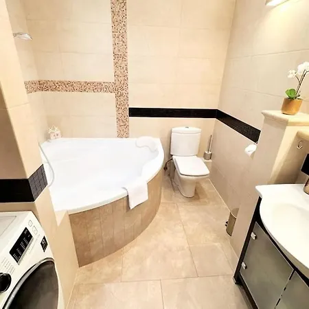 דירה Exclusive Penthouse Near Citycenter 120m2 +netflix