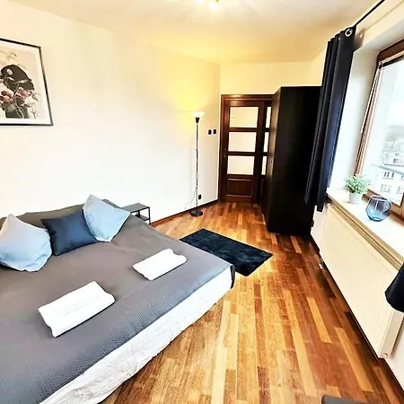 Exclusive Penthouse Near Citycenter 120m2 +netflix דירה קרקוב