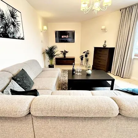 Exclusive Penthouse Near Citycenter 120m2 +netflix דירה קרקוב